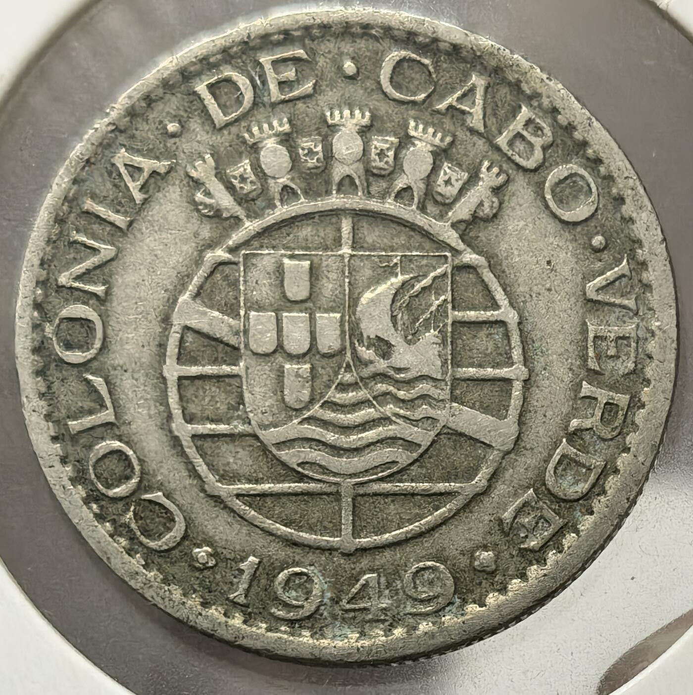 外国优质老铜币银币，周六九点倒数截拍，满百包邮，可寄存半年，喜欢朋友微信扫描二维码可直接参拍 佛得角1949年1埃斯库多