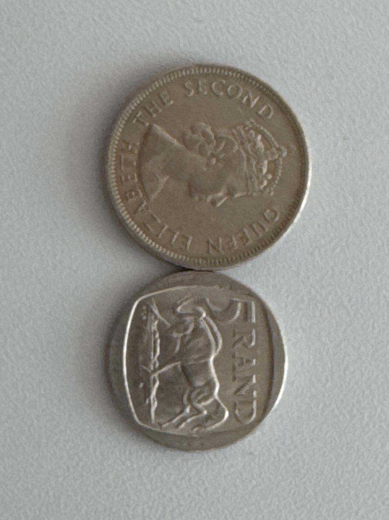 ❤️【币观天下】❤️ 第331期钱币拍卖- 2025.11.21周五晚上6点半场-长期征集拍品 香港1元+南非5兰特