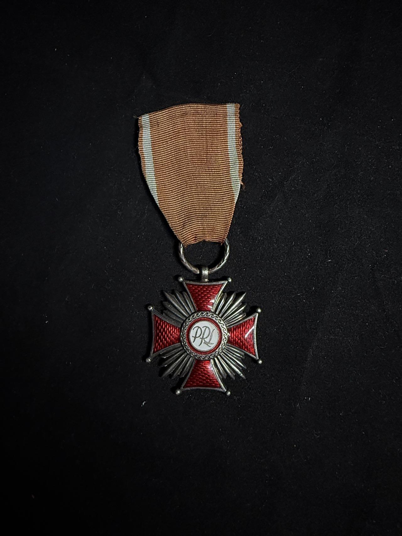 戎马世界章牌大赏第108期 波兰银级功勋十字勋章，PRL版