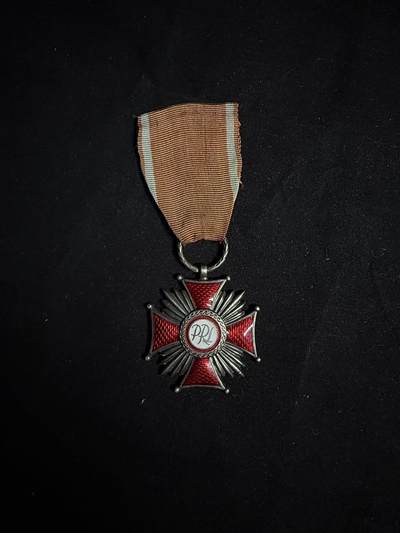 戎马世界章牌大赏第108期 - 波兰银级功勋十字勋章，PRL版