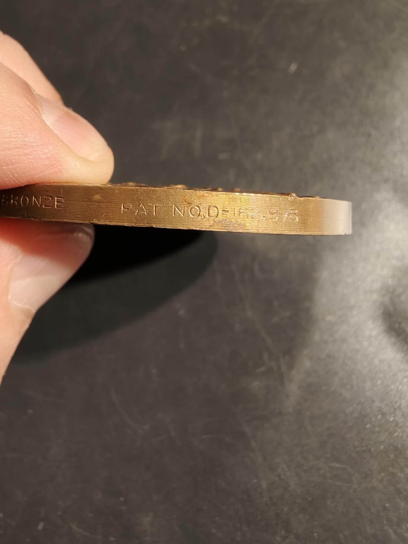 老王徽章第164期 美国一战老兵协会大铜章     直径63mm.    重量120g