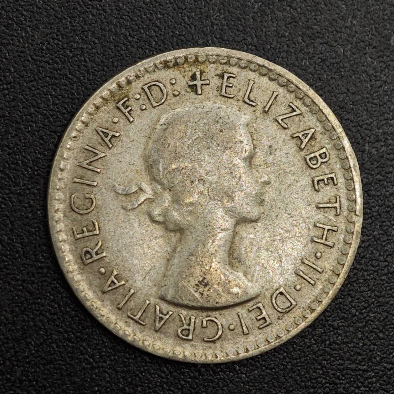 【淘币小摊】实时拍第八百零一拍   散币场   满百包邮可预留二周 每周一统一发货   澳大利亚1955年伊丽莎白二世3便士银币