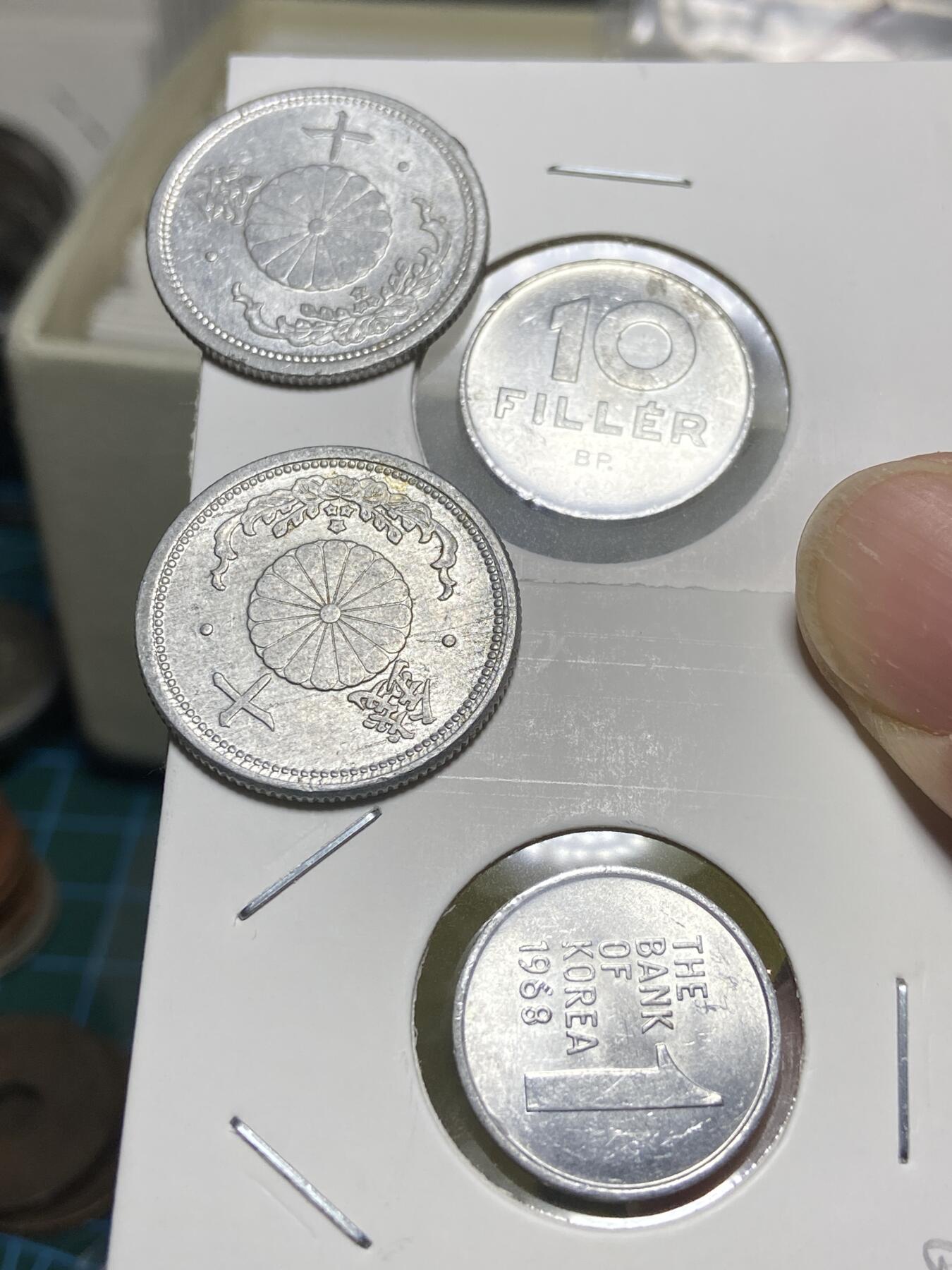 2025年第一百三十一场(总第一百五十七场）外国好品纸夹散币场(免佣金) 散币4枚：匈牙利🇭🇺1977年10，韩国🇰🇷1968年1，日本🇯🇵昭和十八年10钱