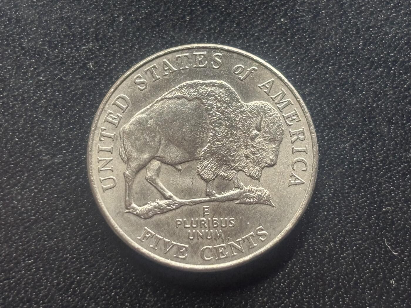 邮泉阁限时拍卖第三十六场 美洲硬币专场（硬币在国外。请付邮费6元。） 美国2005年5分纪念币E版