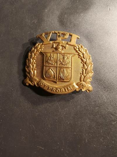 老王徽章第164期 - 美国弗吉尼亚理工大学学员兵大檐帽帽徽    