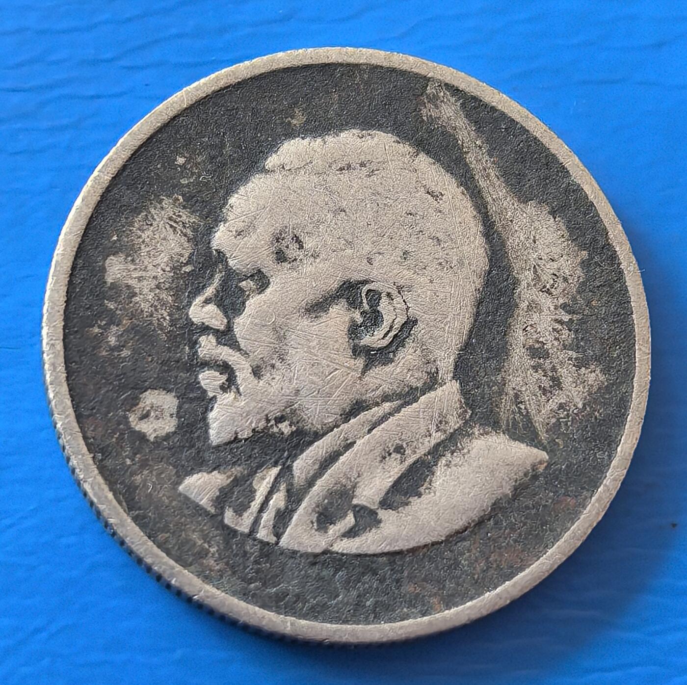 外国优质老铜币银币，周六九点倒数截拍，满百包邮，可寄存半年，喜欢朋友微信扫描二维码可直接参拍 肯尼亚1968年50分