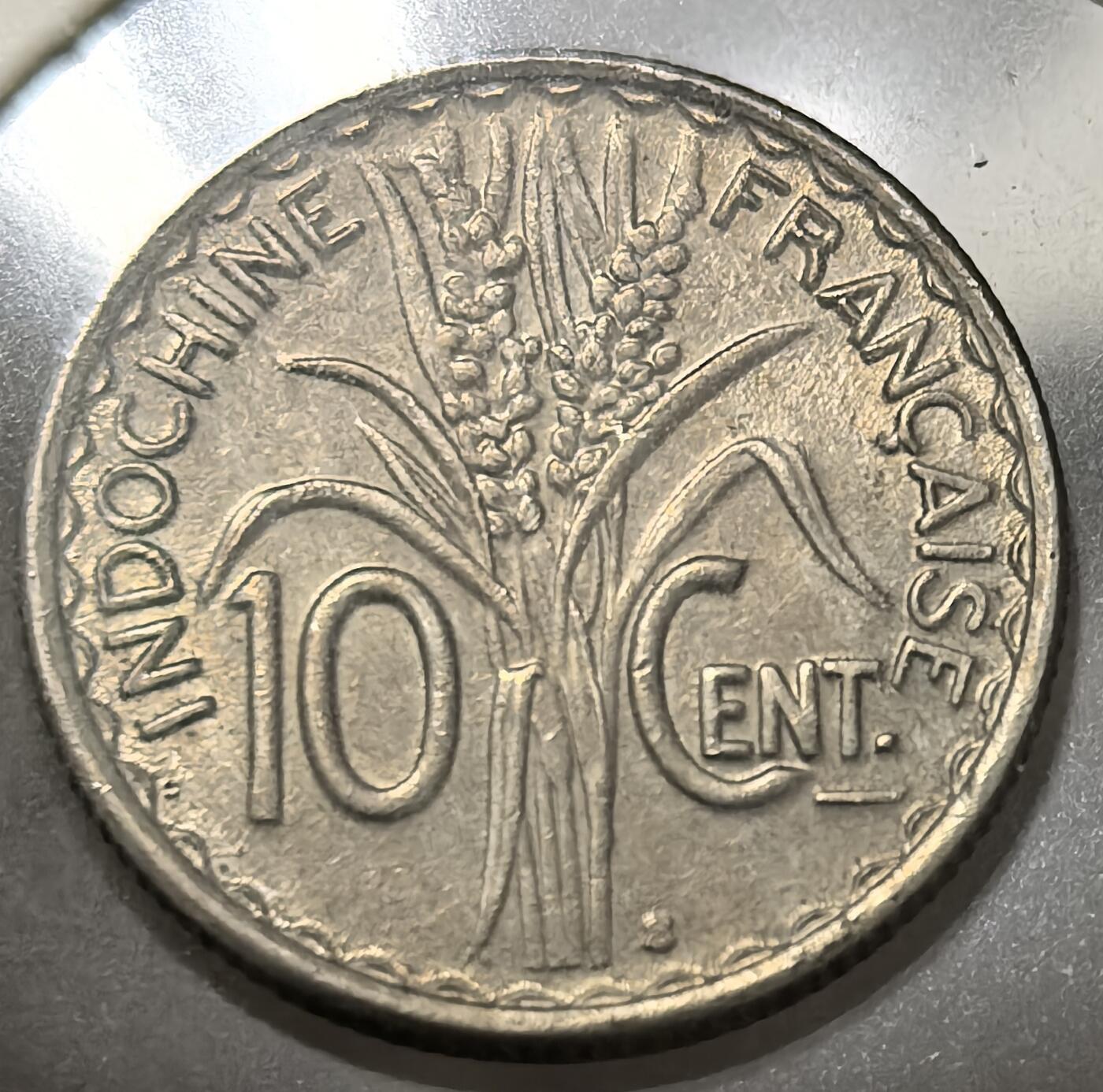 外国优质老铜币银币，周六九点倒数截拍，满百包邮，可寄存半年，喜欢朋友微信扫描二维码可直接参拍 法属印支1941年10分S版