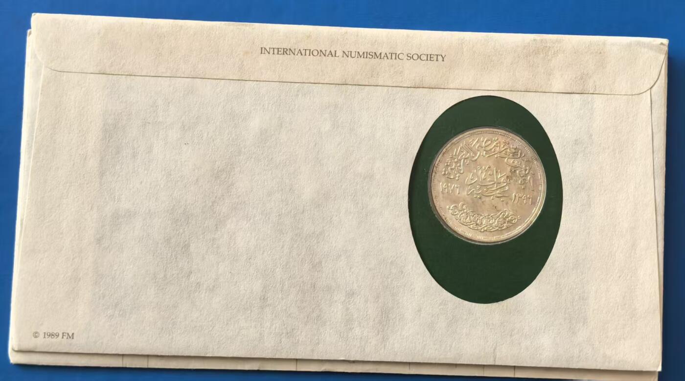 外国优质老铜币银币，周六九点倒数截拍，满百包邮，可寄存半年，喜欢朋友微信扫描二维码可直接参拍 邮币封埃及1976年苏伊士运河开通1镑大银币