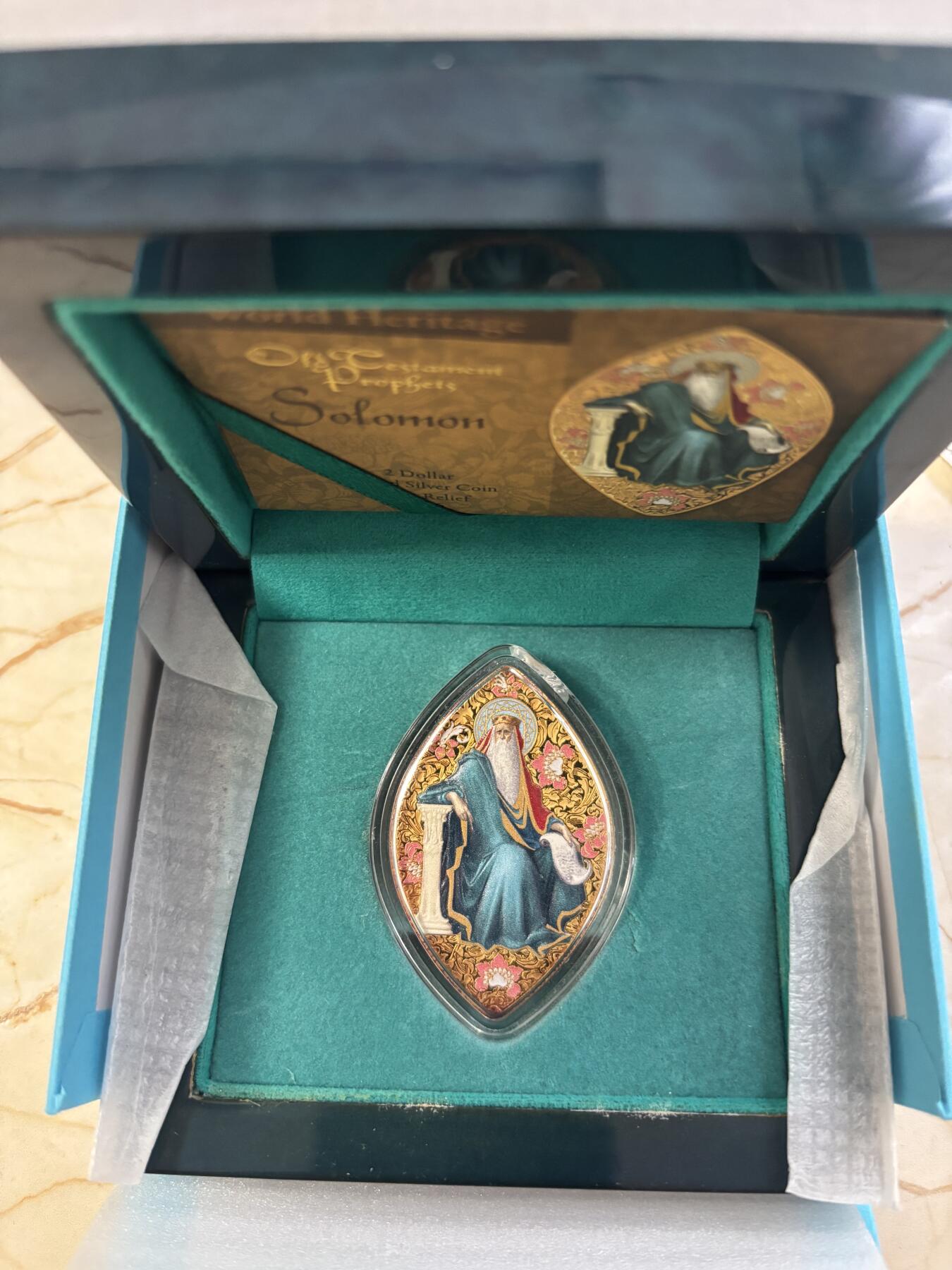 第182期拍卖 纽埃2016年遗产系列所罗门王1盎司彩色异形银币，999银，发行999枚，塑料盒有裂痕