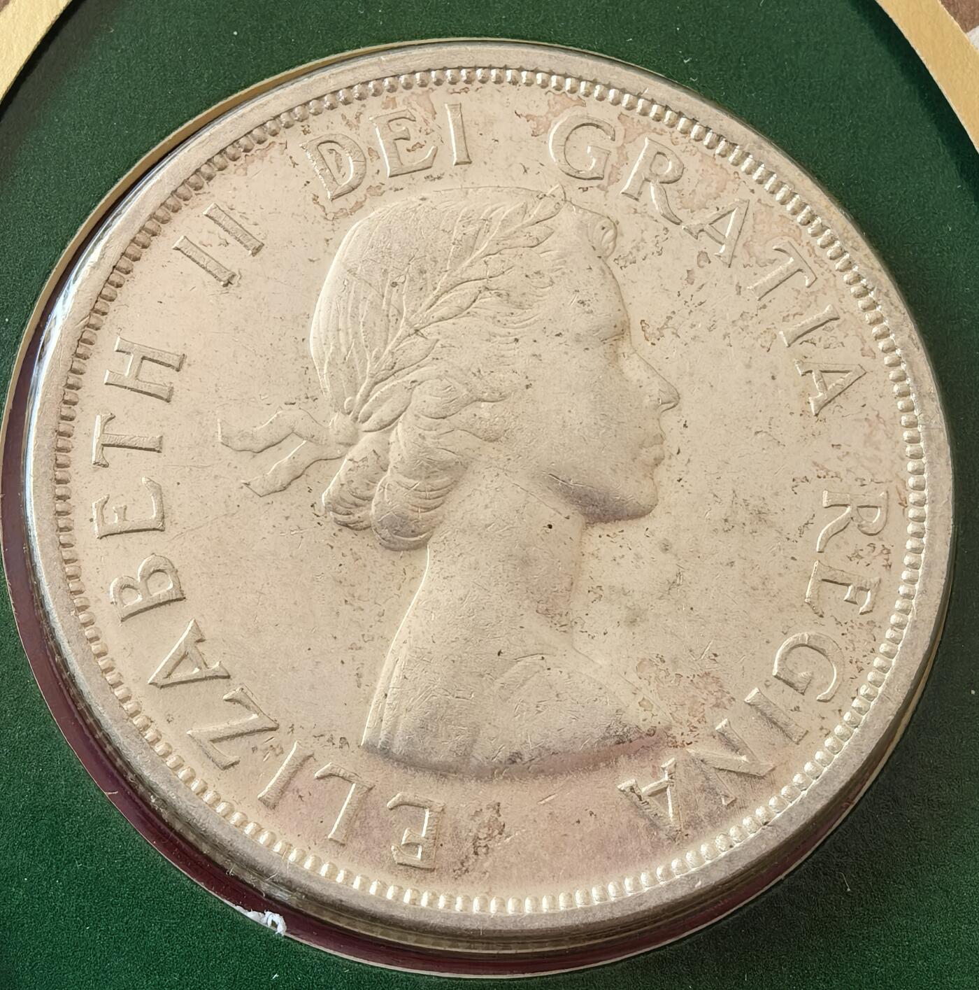 外国优质老铜币银币，周六九点倒数截拍，满百包邮，可寄存半年，喜欢朋友微信扫描二维码可直接参拍 邮币封加拿大1958年1元大银币