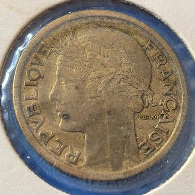 外国优质老铜币银币，周六九点倒数截拍，满百包邮，可寄存半年，喜欢朋友微信扫描二维码可直接参拍 - 欧洲老藏家纸夹-法国1934年丰锐角版1法郎铜币