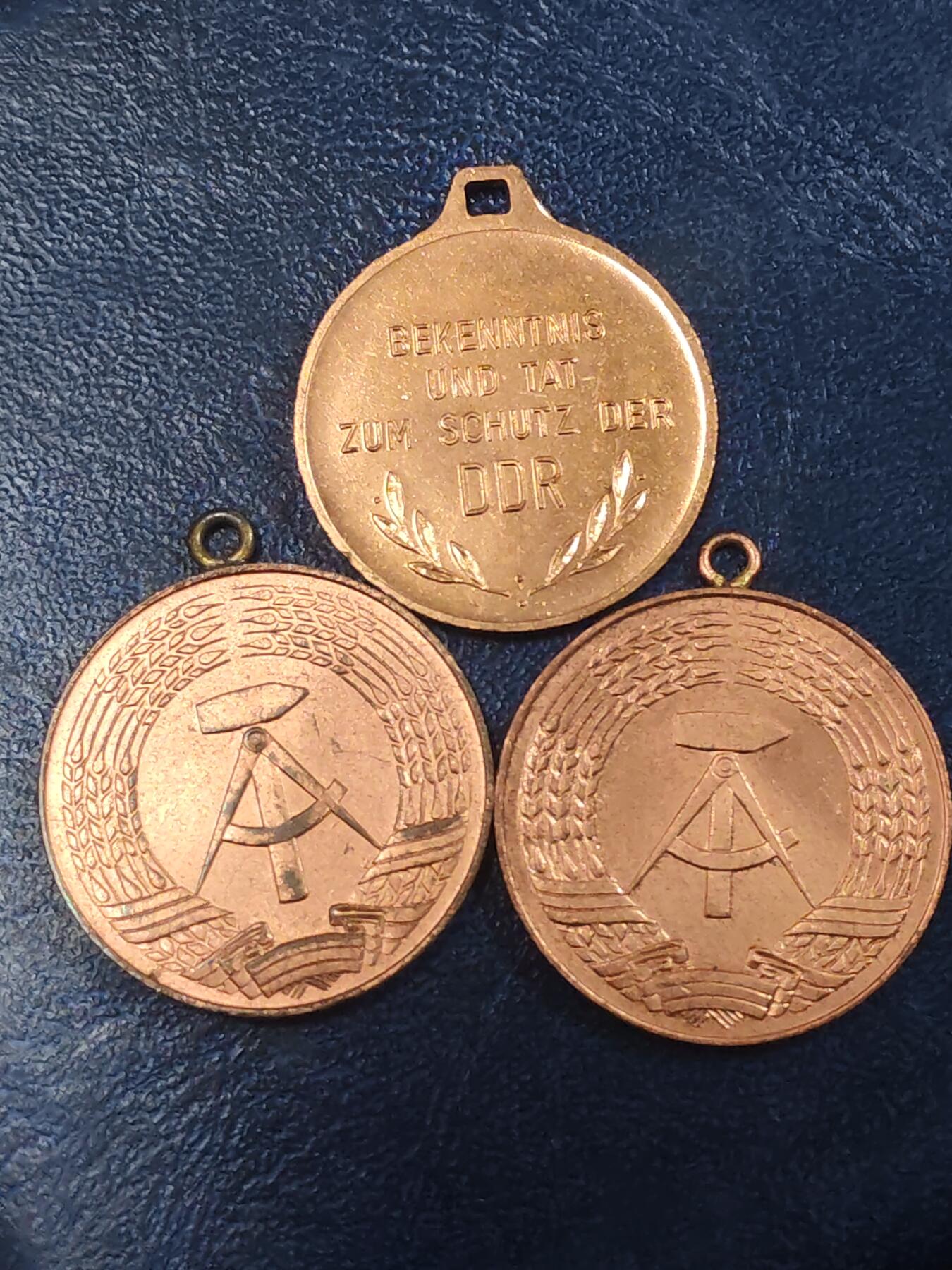 荷兰第129期勋赏拍卖 民主德国章头一组