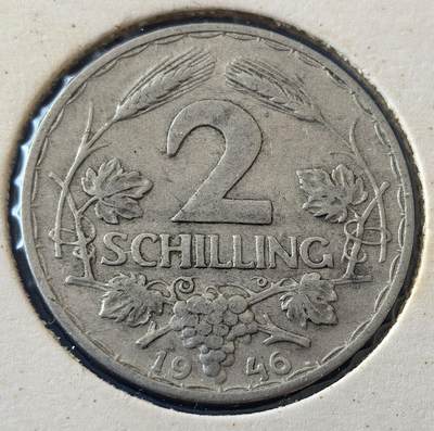 外国优质老铜币银币，周六九点倒数截拍，满百包邮，可寄存半年，喜欢朋友微信扫描二维码可直接参拍 - 欧洲老藏家纸夹-奥地利1946年葡萄2先令