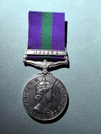 盛世勋华——号角文化勋章邮票专场拍卖第288期 - 英国常规服役奖章 伊丽莎白二世版 带马来亚条 带边铭 授予英国皇家炮兵队，马来亚条授予 1945-1960年期间镇压马共的英军 少见战斗人员条