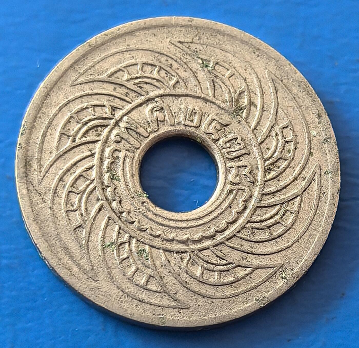 外国优质老铜币银币，周六九点倒数截拍，满百包邮，可寄存半年，喜欢朋友微信扫描二维码可直接参拍 泰国1935年5萨当