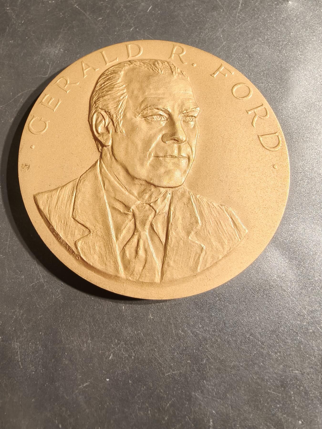 老王徽章第164期  美国铸币局杰拉尔德•福特总统大铜章 原盒带证书  直径76mm. 重量224.9g