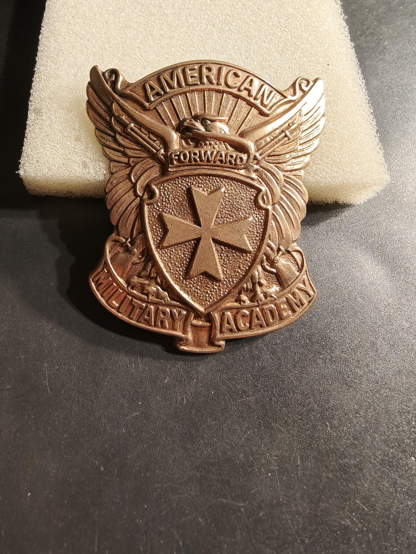 老王徽章第164期 波多黎各美国军事学院大檐帽帽徽    