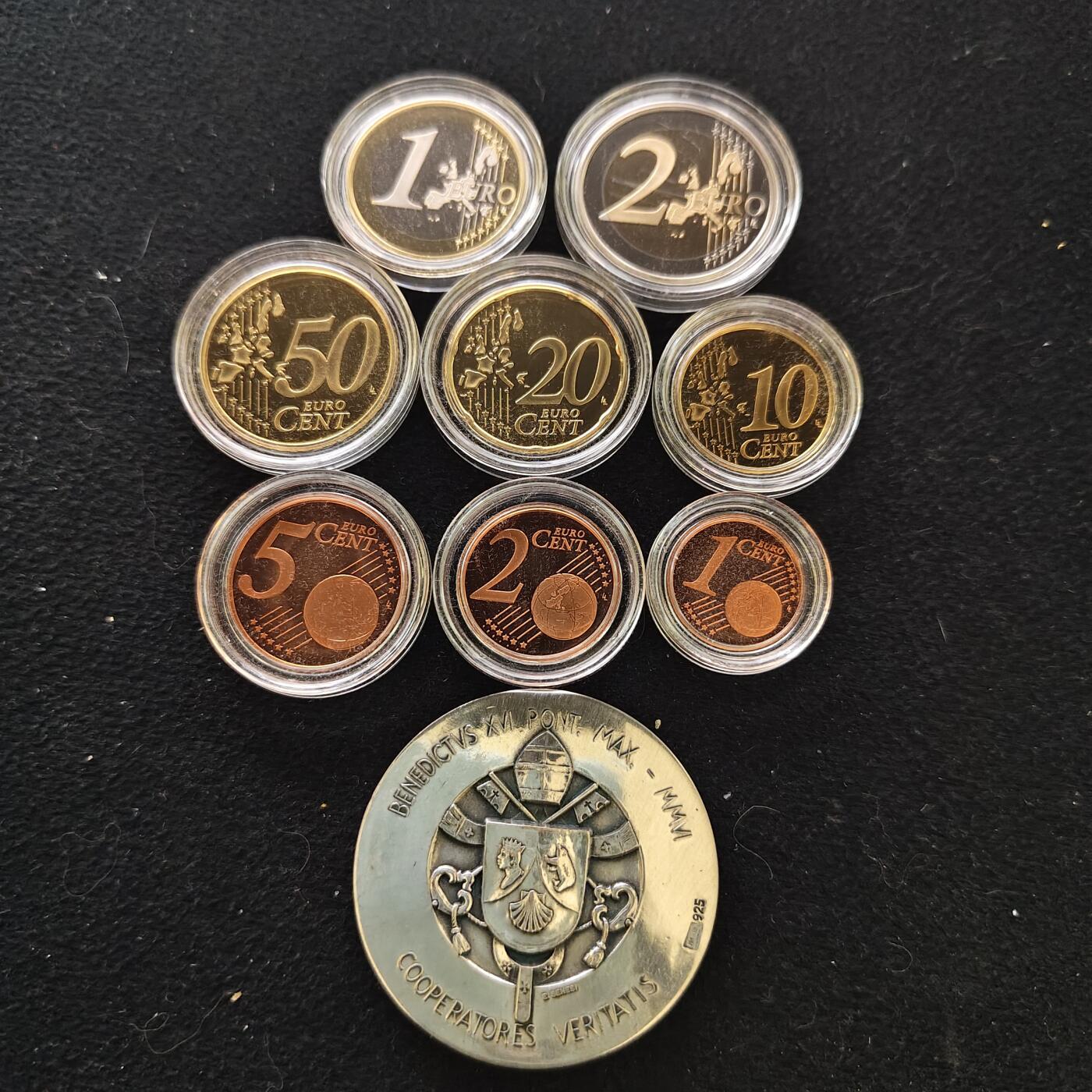 【全场包邮】纯粹捡漏拍479场（免费代拍第16场） 梵蒂冈2006年欧元官方精制套币-盒证全-含45克圣马太磨砂仿古超大纪念银章