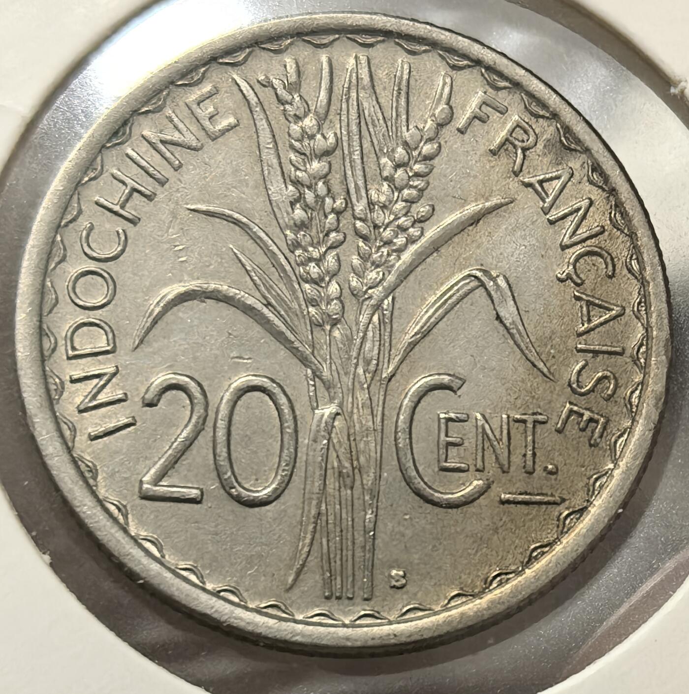 外国优质老铜币银币，周六九点倒数截拍，满百包邮，可寄存半年，喜欢朋友微信扫描二维码可直接参拍 法属印支1941年20分双点S版