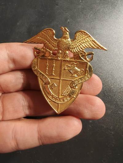 老王徽章第164期 -  美国圣约翰军事学院学员兵大檐帽帽徽