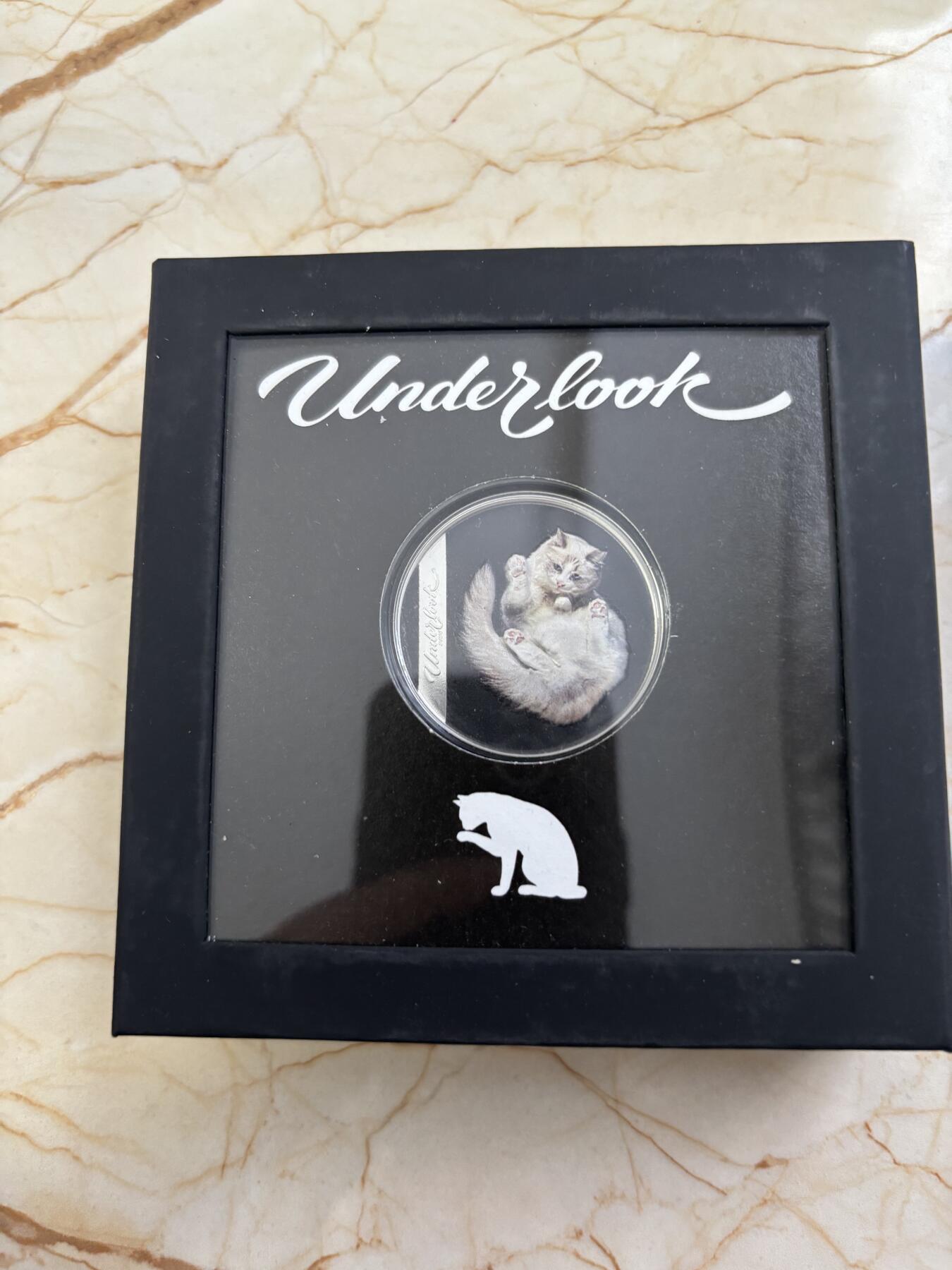 第182期拍卖 库克2024年俯视猫咪1盎司彩色纪念银币，9999银，发行999枚，没有纸套