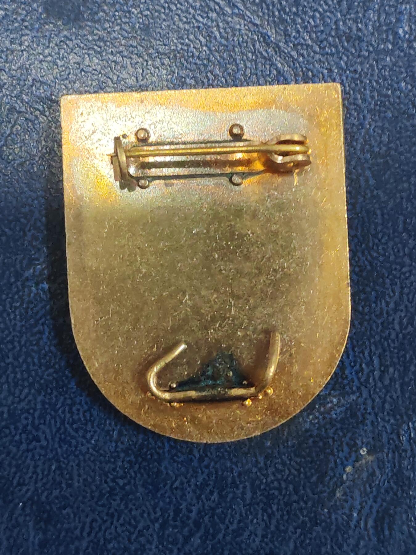 荷兰第129期勋赏拍卖 民主德国民防优秀服务证章