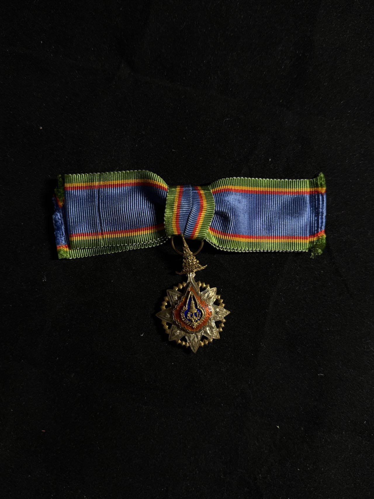 戎马世界章牌大赏第108期 泰国骑士级王冠勋章，女版，银制