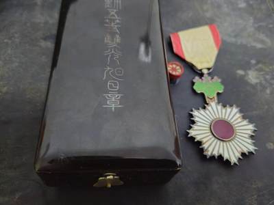各国勋章奖章拍卖第43期 - 日本勋五等双光旭日章，白字带盒略
