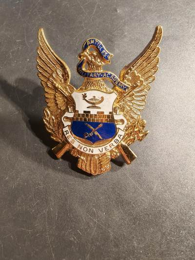 老王徽章第164期 - 美国安的列斯军事学院大檐帽帽徽