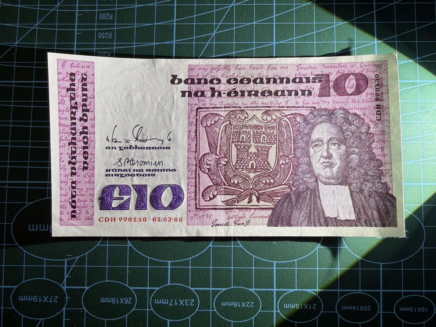 【炜奕收藏】，第五十一期 1988年爱尔兰10镑，品相如图，号码无47