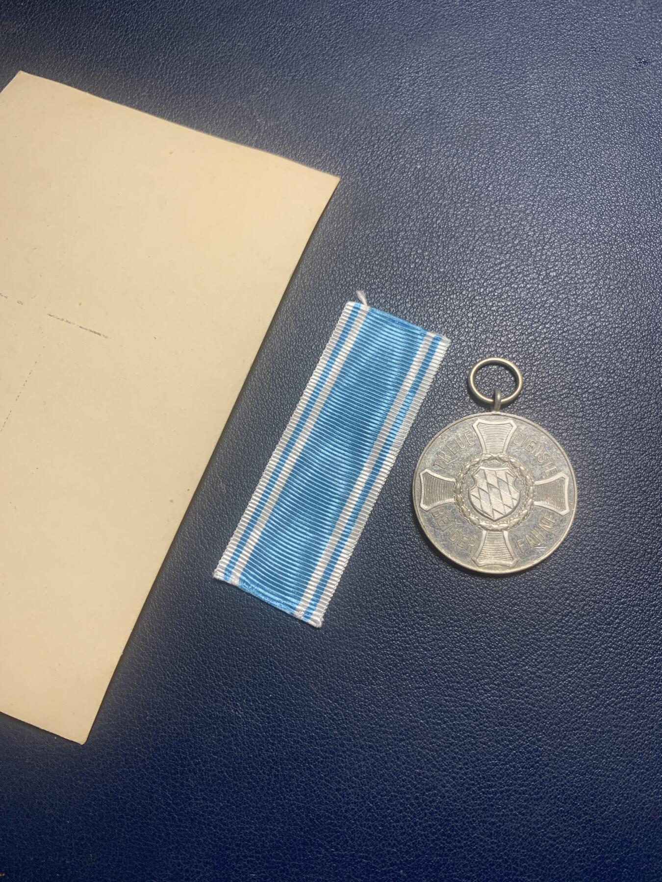 11月23日一战德章小拍场 一战帝德巴伐利亚9年服役奖章，带一张老相片，一起收藏更有纪念意义！