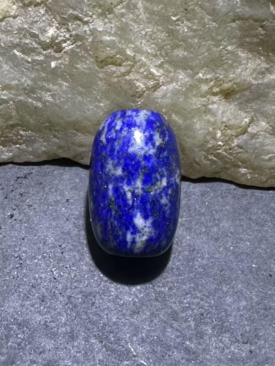 精美阿富汗老矿青金石小桶珠一颗，。