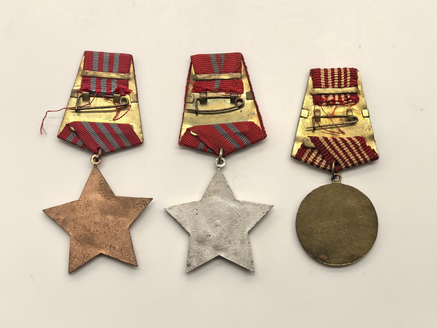 博洋堂世界钱币拍卖第147期（全场包邮） 阿尔巴尼亚社会主义共和国二三级劳动红旗勋章加T2版奖章。库存品品相，使用痕迹极其轻微，做工精美，包浆老道。