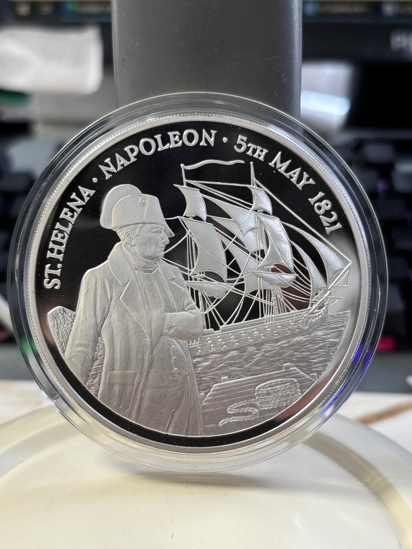 第182期拍卖 阿森松1986年拿破仑5盎司精制纪念大银币带盒证书，999银，155.5克，发行15000枚，有氧化