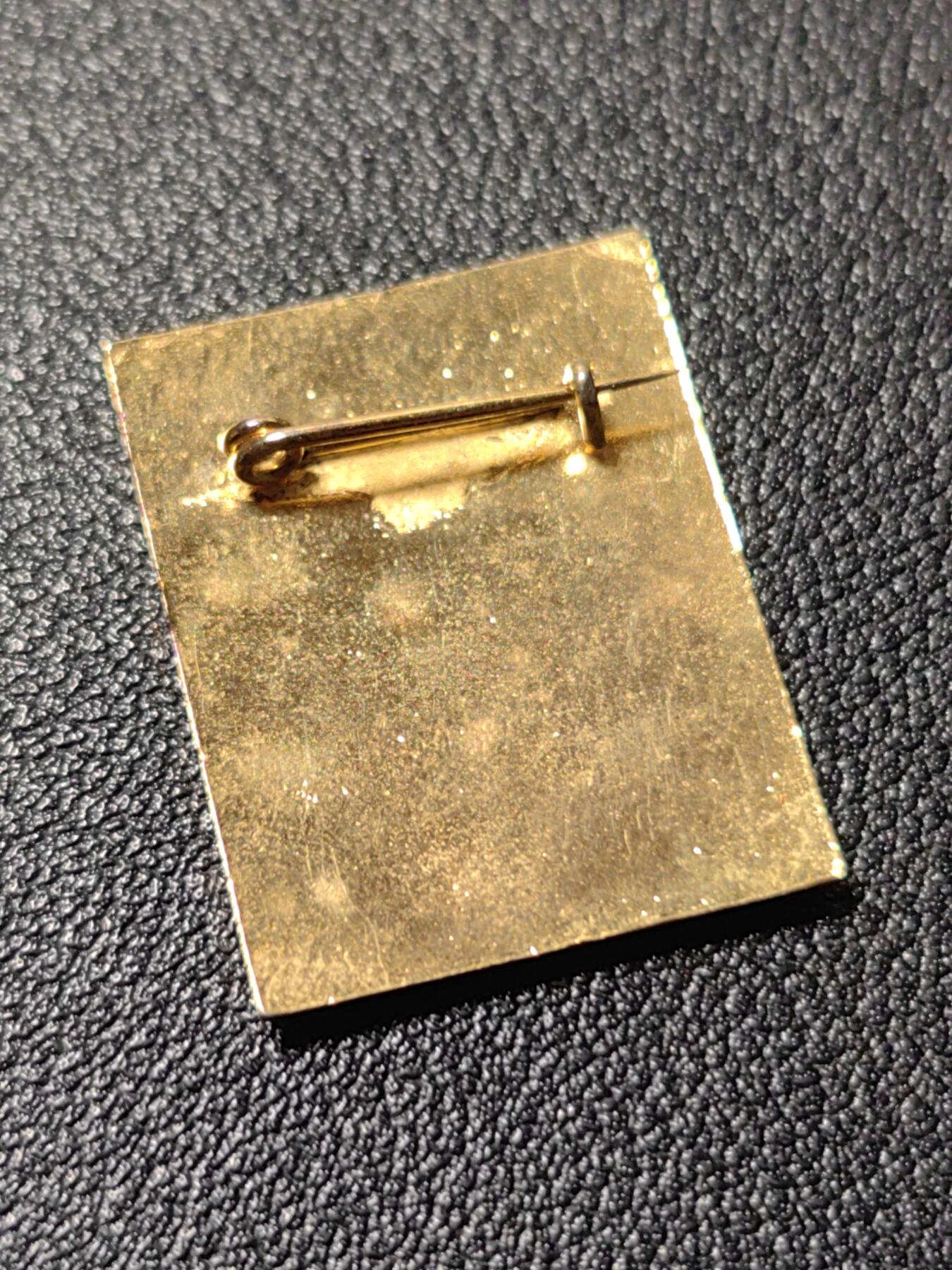 靖甫拍卖第十一场 匈牙利社会主义时期旅游总局外宾导游证章 铜珐琅 每一枚左下角编号不同