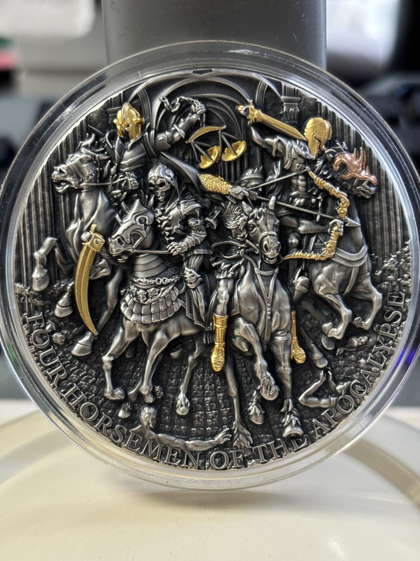 第182期拍卖 纽埃2022年天启四骑士终结版仿古5盎司纪念银币无盒证书，999纯银，发行量500，有划痕