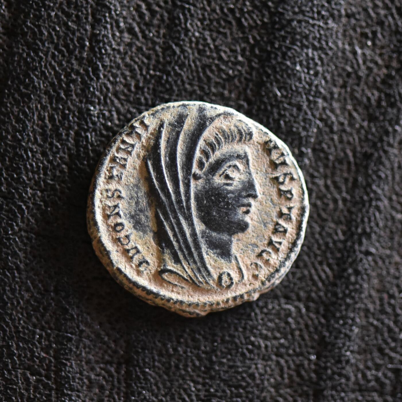 【良泉】第41期【自动场】11月27日晚19.30点开拍！86组，西方古代钱币专场 【极美品！】公元347-348年【古罗马】君士坦丁大帝“站像版”追思币，安条克造币厂，1.45克