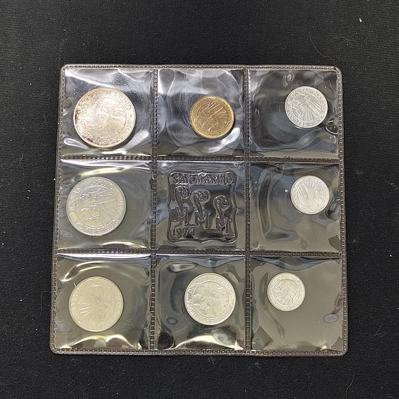 【全场包邮】纯粹捡漏拍479场（免费代拍第16场） 圣马力诺1974年官方封装套币（塑封老化裂开）-含500里拉鸽子（29毫米11克）银币-盒证全（少见盒证全，说明书册装内容丰富）