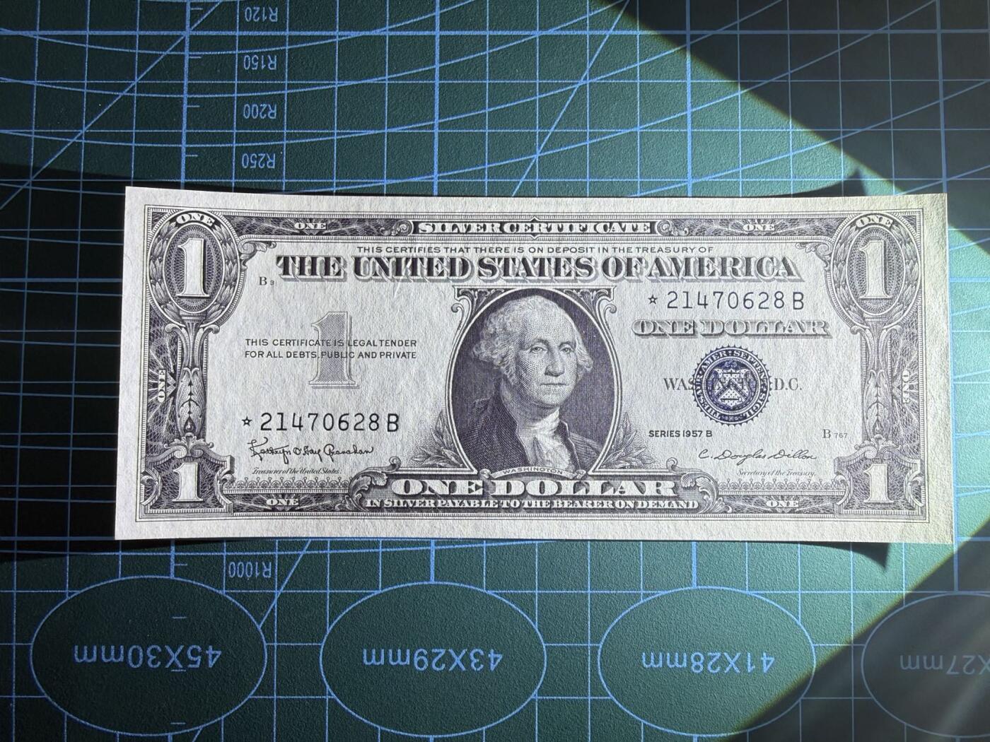 【炜奕收藏】，第五十一期 1957年美国1美元银币券，UNC品相，补号