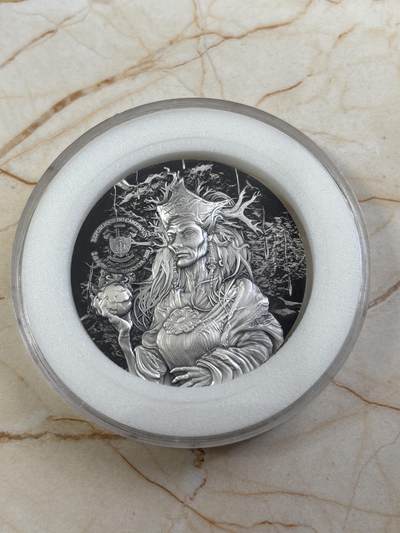 第182期拍卖 - 喀麦隆2025年魔法世界(3)幻术大师 摩根勒费女巫2盎司银币，999纯银，发行量199