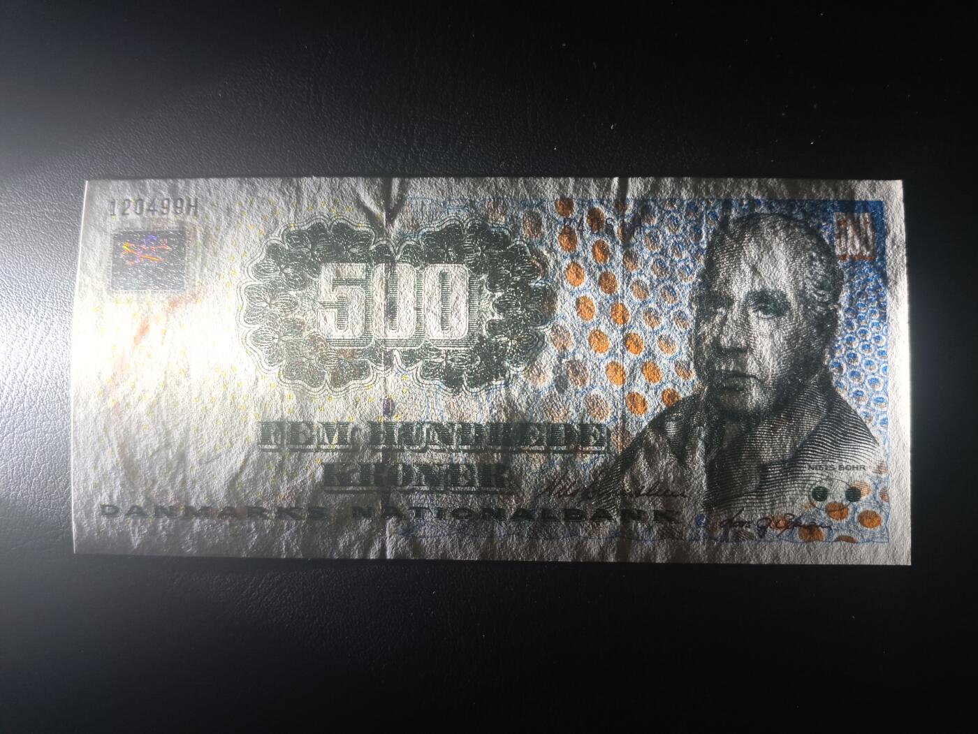 2025十一月第五期，总第203期 丹麦2006年500克朗UNC，物理学家玻尔和圣乔治屠龙银饰