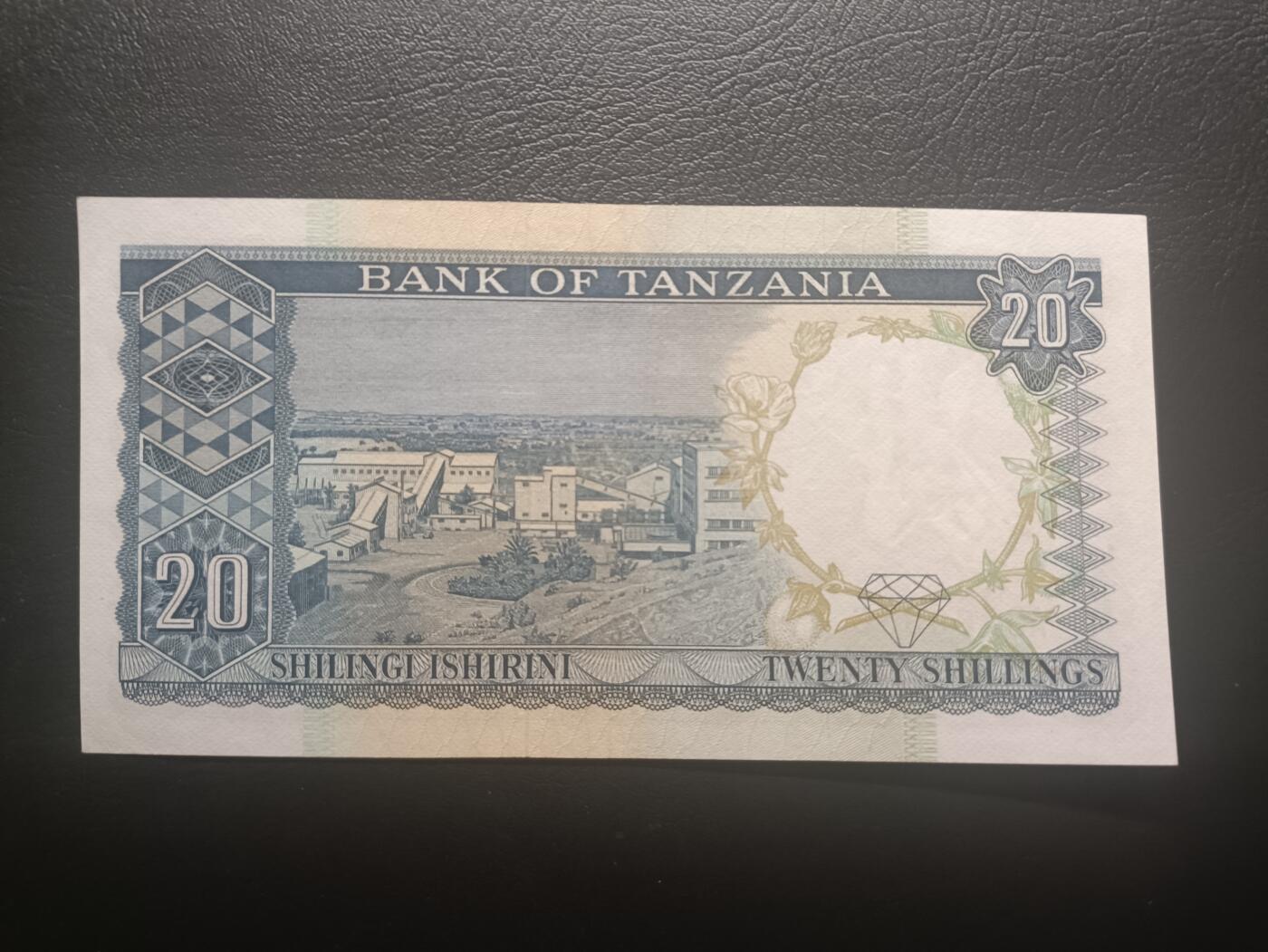 2025十一月第五期，总第203期 坦桑尼亚1966版20先令UNC-无47，尼雷尔总统和工厂