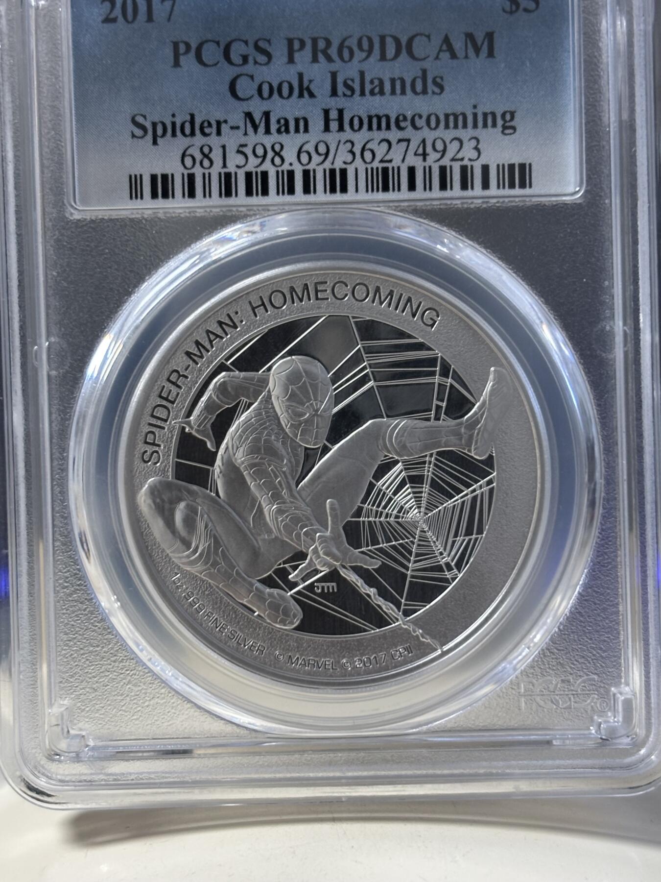 第182期拍卖 库克2017电影蜘蛛侠回归1盎司银币PCGS-PR69，999银，发行5000枚，评级盒有3个破口