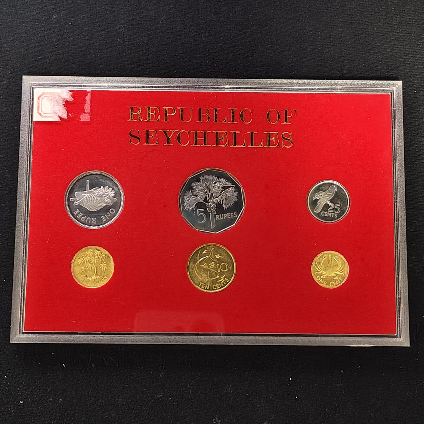 【全场包邮】纯粹捡漏拍479场（免费代拍第16场） 【少见】塞舌尔1982年皇家厂经典信封装官方精制套币-量5000