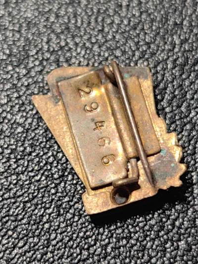 靖甫拍卖第十一场 - 匈牙利基利安工人体育运动证章 早期编号版 1