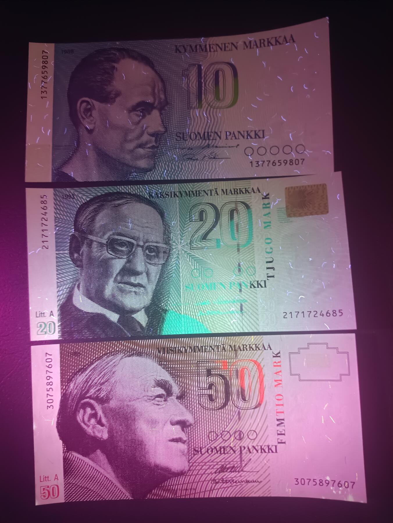 2025十一月第五期，总第203期 【地】芬兰套钞批量三张UNC—UNC-