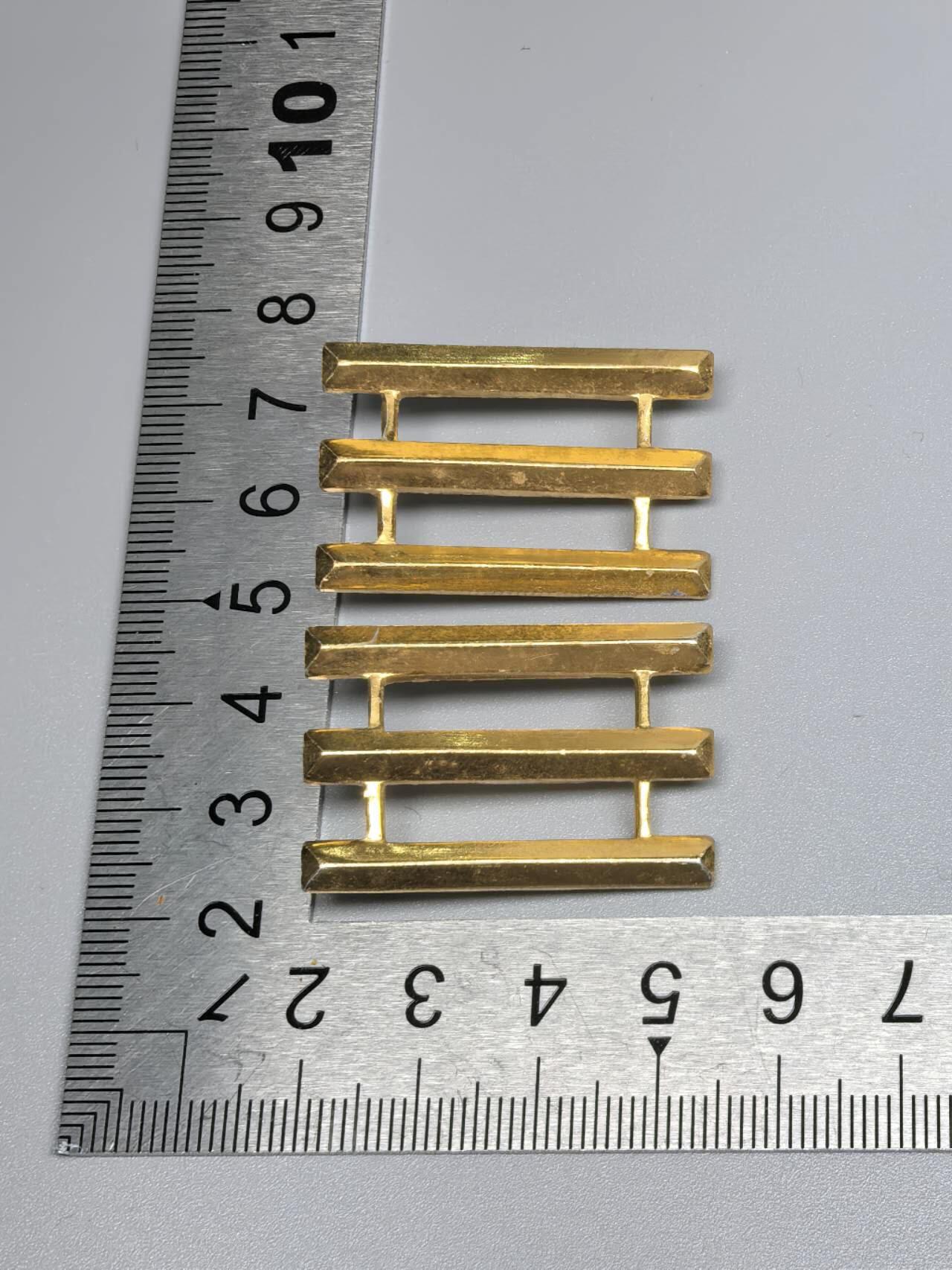 小驴勋章奖章收藏11月22日周六晚六点拍卖（珍爱和平，收藏战争，铭记历史，勿忘国耻，忠党爱国。有偿代拍，送拍规则在简介最后，参拍须阅读规则后再参拍，关系到运费包装发货时效真假辨别等关键信息，拍卖时不再发原图，看大图店主微信码在拍卖店铺介绍里） 民国领章肩章 铝制三杠，上尉