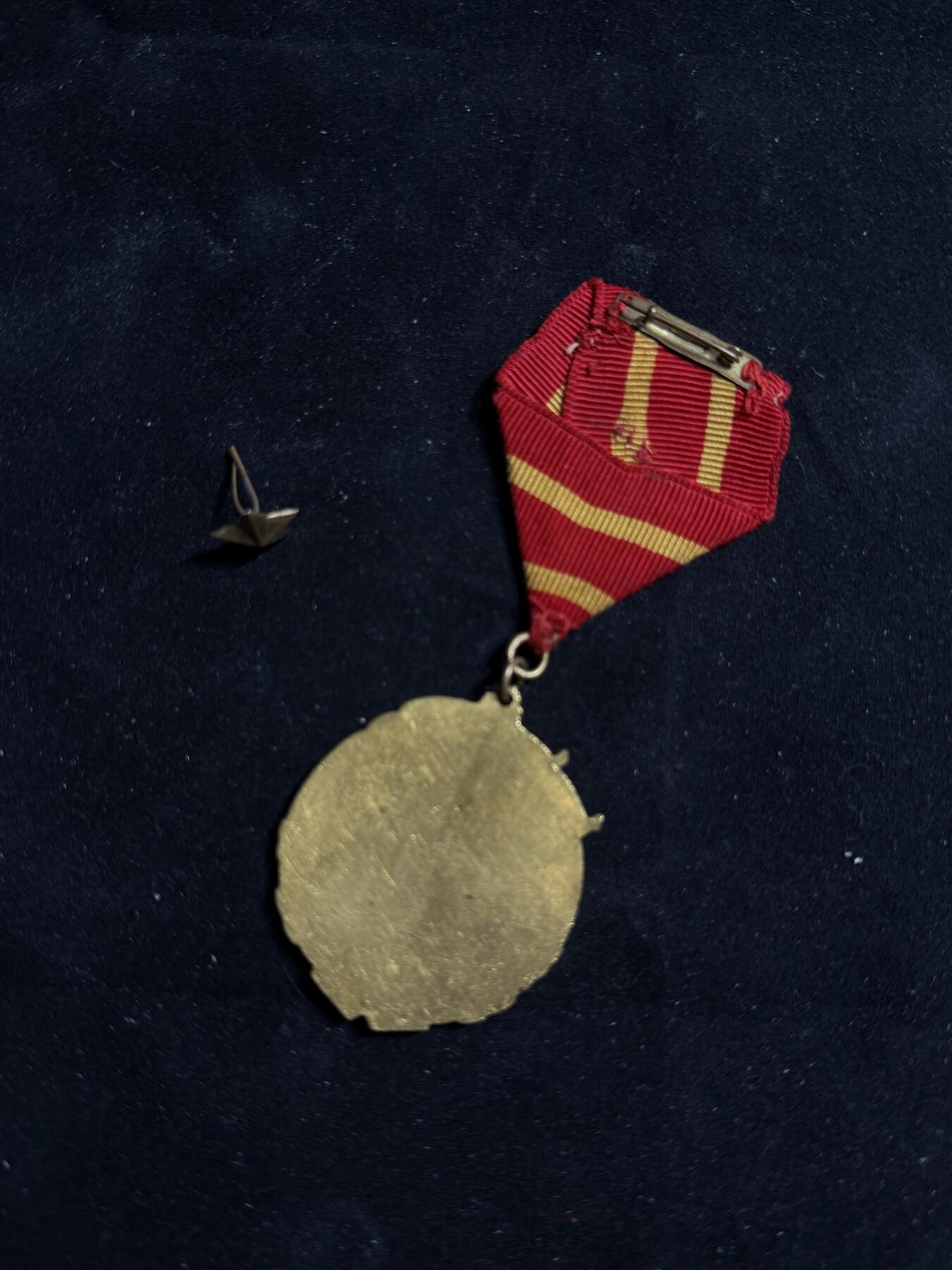 戎马世界章牌大赏第108期 中苏友谊纪念章，带复刻星星勋饰