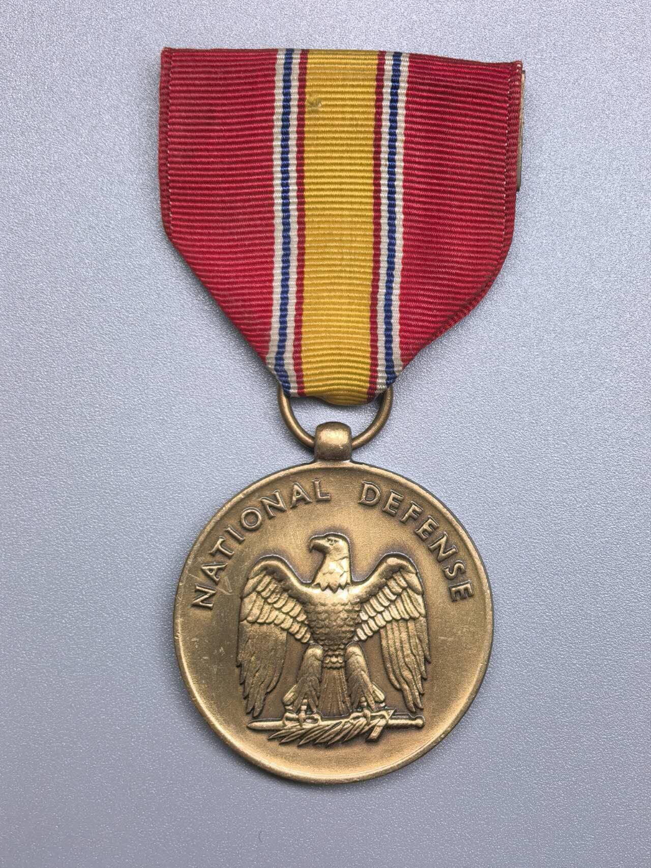 小驴勋章奖章收藏11月22日周六晚六点拍卖（珍爱和平，收藏战争，铭记历史，勿忘国耻，忠党爱国。有偿代拍，送拍规则在简介最后，参拍须阅读规则后再参拍，关系到运费包装发货时效真假辨别等关键信息，拍卖时不再发原图，看大图店主微信码在拍卖店铺介绍里） 美国国防服役奖章