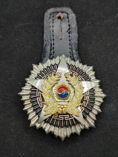 0元起拍勋章 第312期 咸鱼国勋章拍卖专场 11月23日（周日）下午6：00开始 - 韩国旧款陆军参谋总长胸挂 1979-1993 带原品皮褂